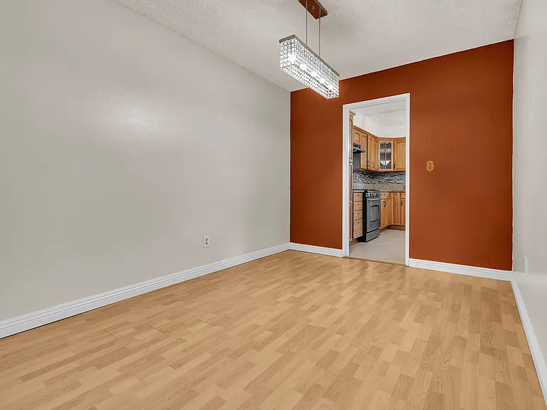 1428 Camelot Dr — Photo 8