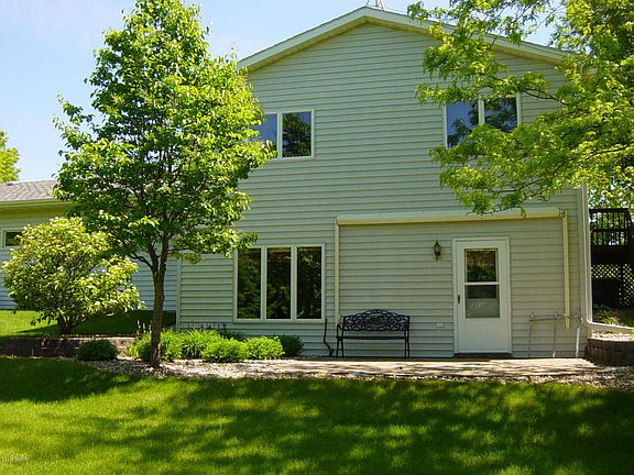 3rd image of 1304 Geneva Dr