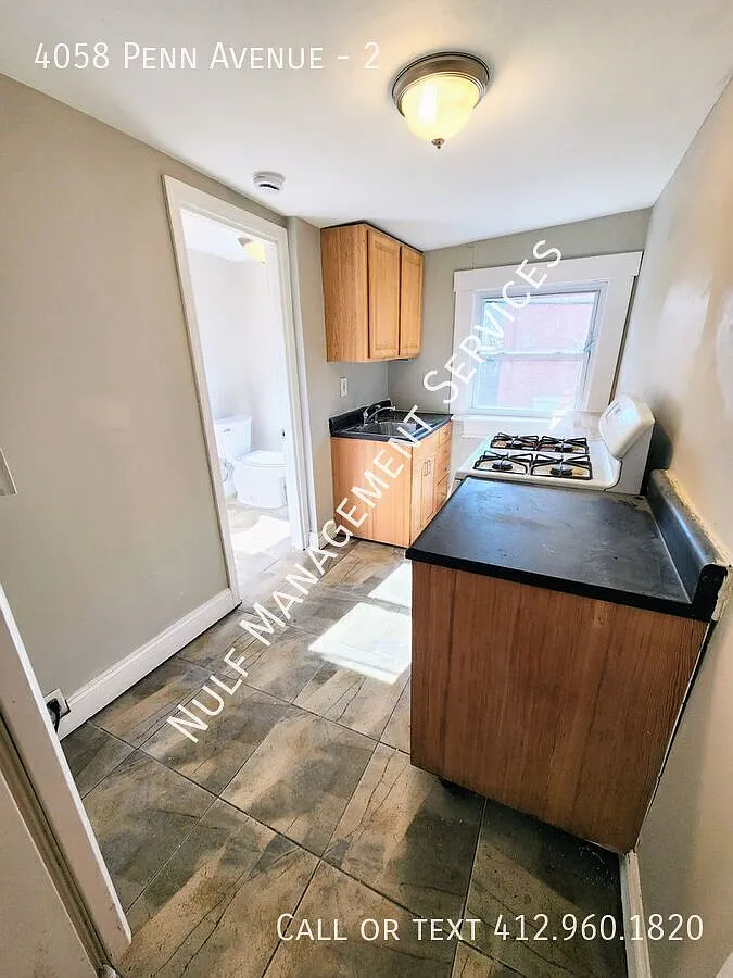 2 bed, 1 bath in Bloomfield + bonus room — Photo 1