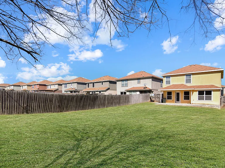3302 Regency Ct — Photo 16