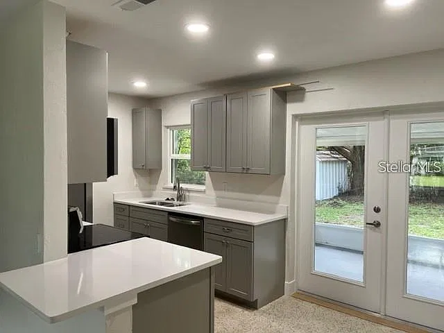 3 bed, 1.0 bath, 1115 sqft, $1,995 — Photo 2