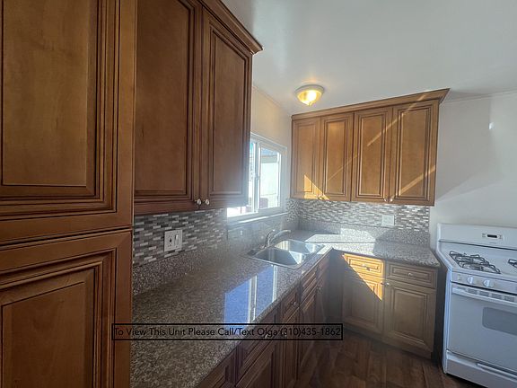 4th image of 1537 N Laurel Ave #102