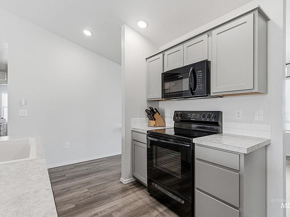 4th image of 12769 Ashfield St