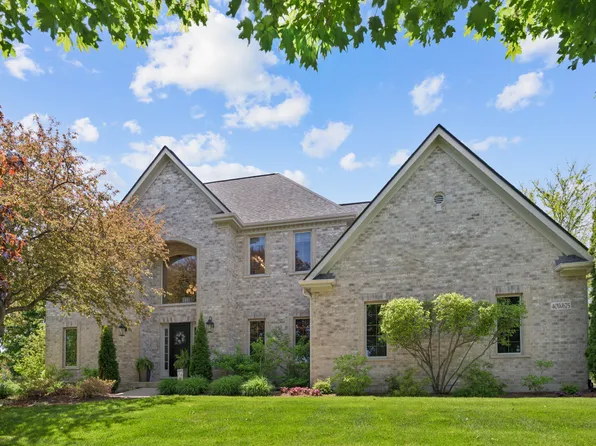 40W675 Stonebriar Ln, Elgin, IL 60124