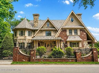 125 Benedict Rd, Staten Island, NY 10304