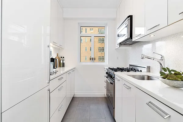 Rented by Central Park South Associates | media 7