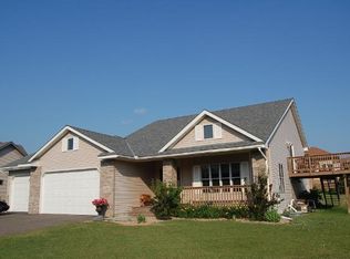 12745 Mentzer Trl, Lindstrom, MN 55045