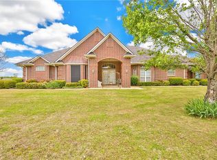 621 E Reindeer Rd, Lancaster, TX 75146
