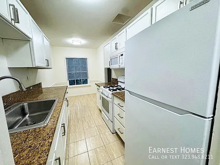 127 N Doheny Dr #127.5 — Photo 5