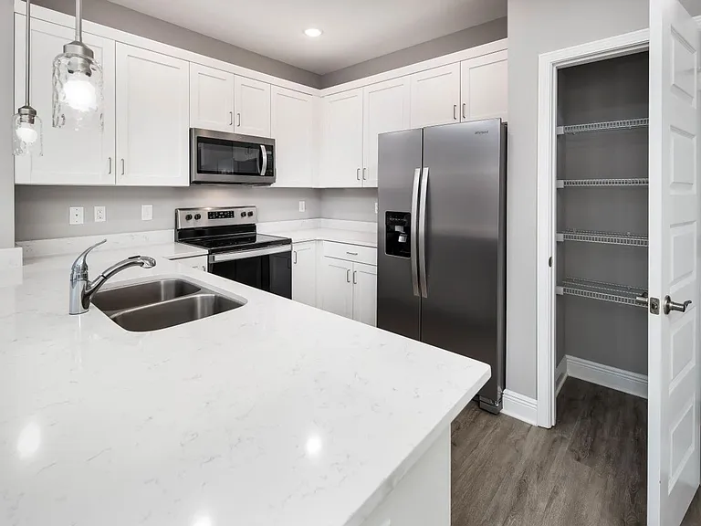 319 Carmel Dr #15 — Photo 1