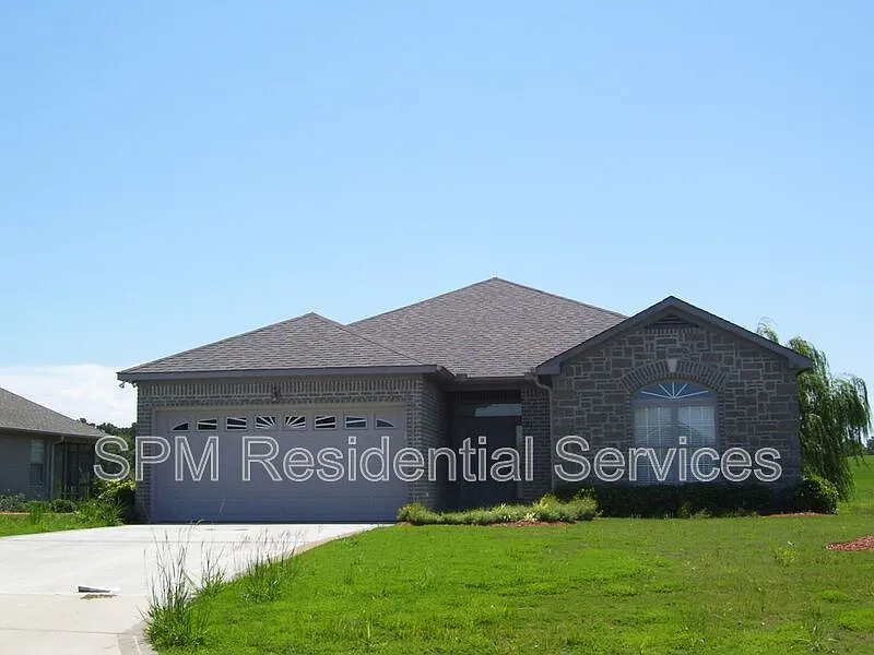 3 bed, 2.0 bath, 1520 sqft, $2,150 — Photo 2