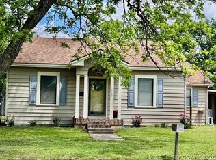 406 W Broadway St, Marietta, OK 73448