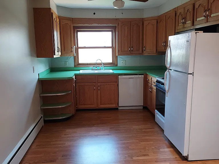 70 Elm St — Photo 5