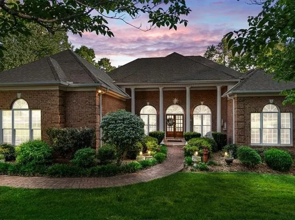6806 Buckley Dr, Summerfield, NC 27358
