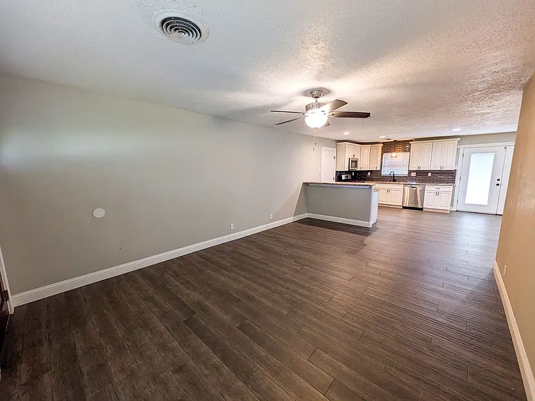 5110 Laurel St — Photo 4