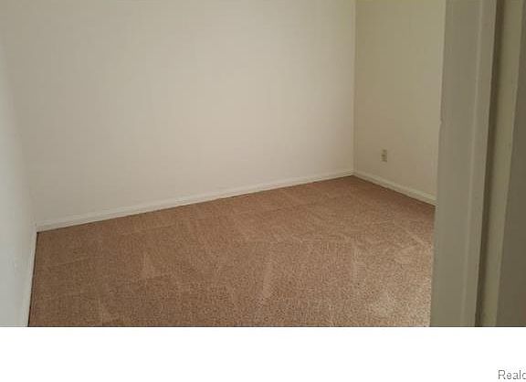 4th image of 25201 McAllister Ave