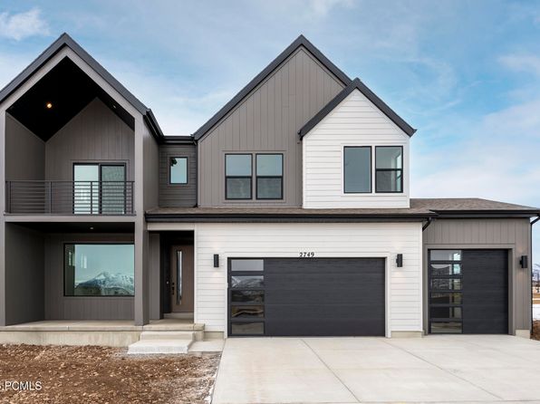 2749 E Hayloft Ln