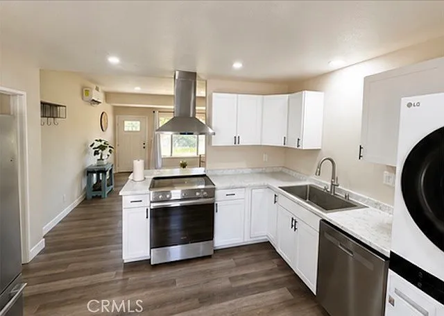 3592 Myers St — Photo 9