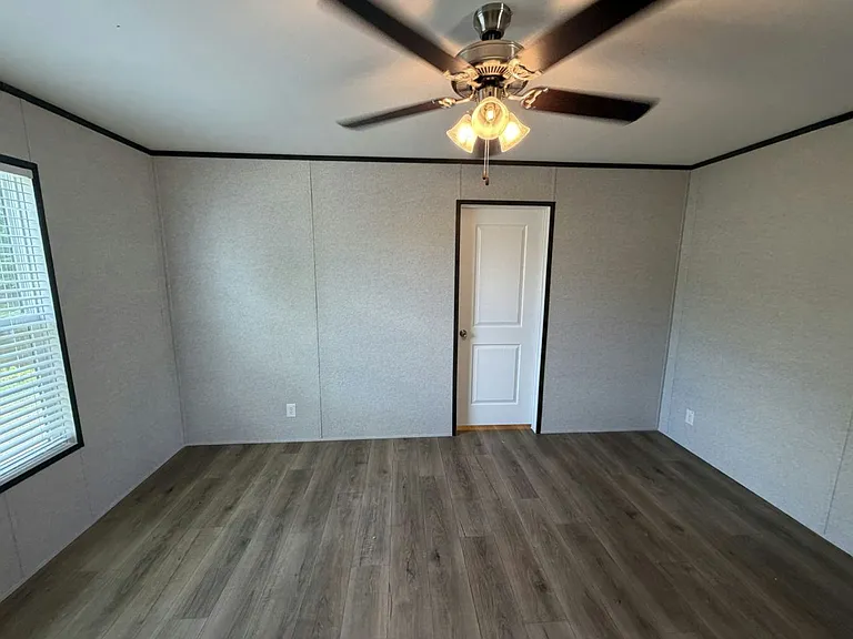 156 Lakeside Garden Cir #156 — Photo 8