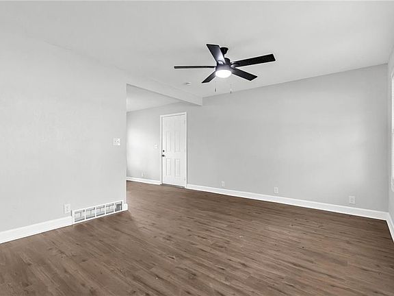 4th image of 702 Mulberry St