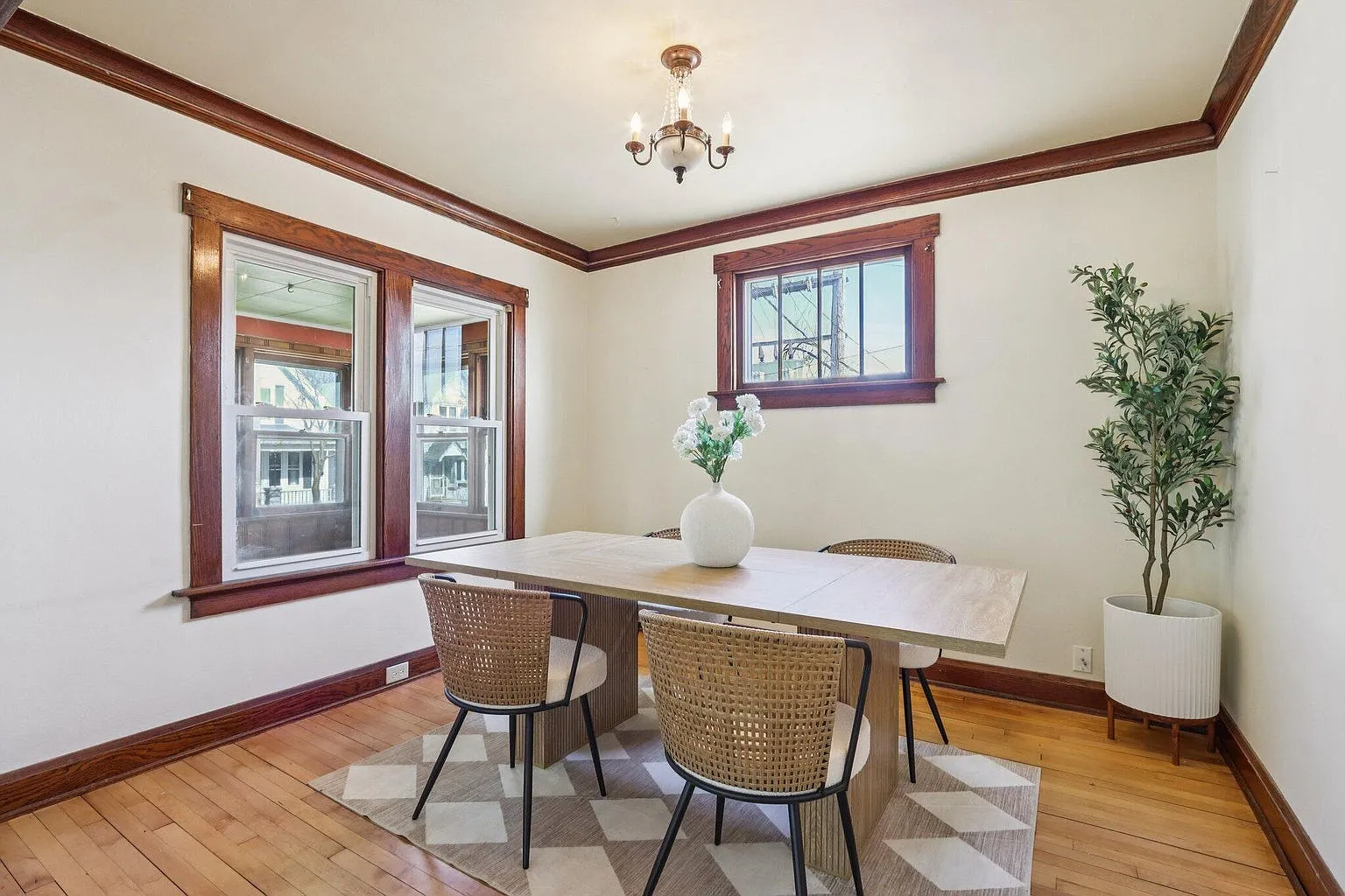 3 bed, 1092 sqft, $2,000 — Photo 4