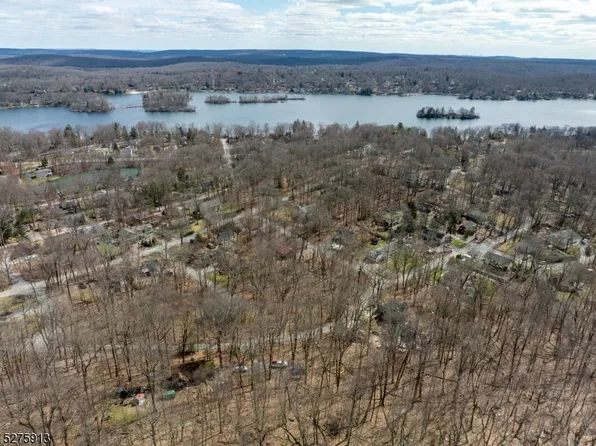 222 Acabonack Rd, Vernon Twp., NJ 07422