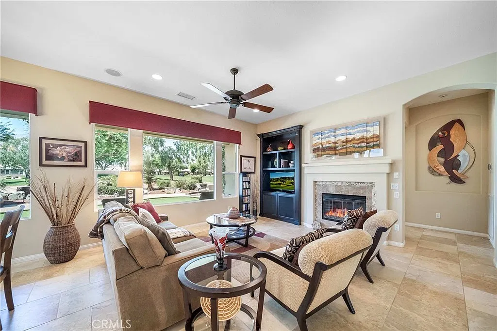 3 bed, 2091 sqft, $3,999 — Photo 3