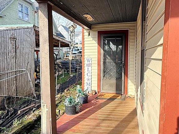 5th image of 104 N Park St