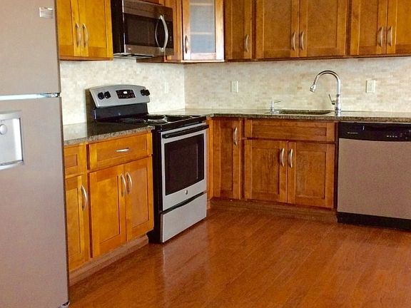 4th image of 60 Parkway Dr E APT 10B