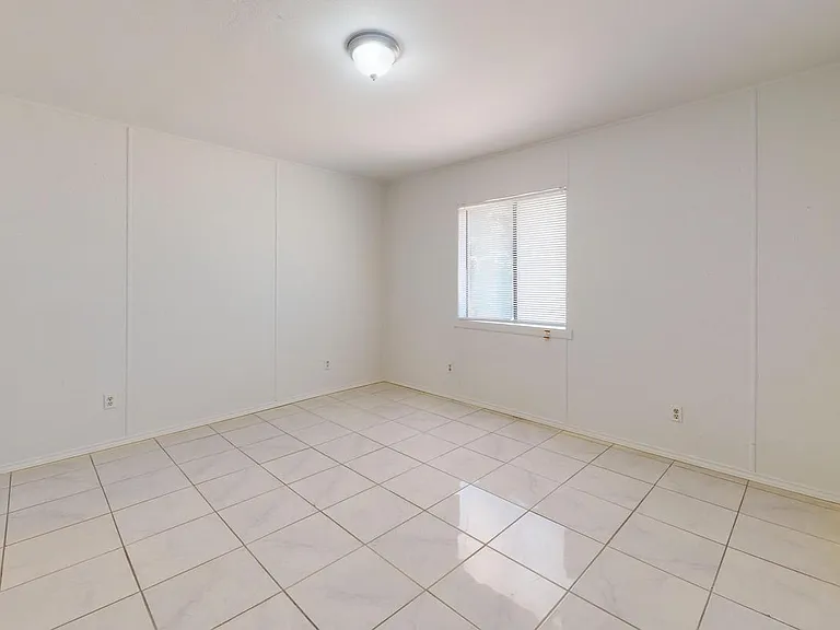 1009 High Point Rd — Photo 14