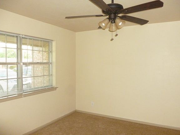 2nd image of 1008 Kelley Dr