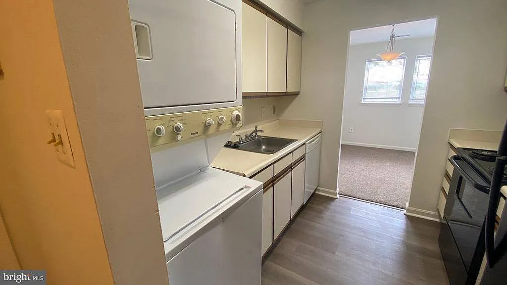 2 bed, 944 sqft, $1,900 — Photo 2