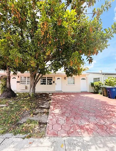 1077 SW 2nd St #2 Photo 1