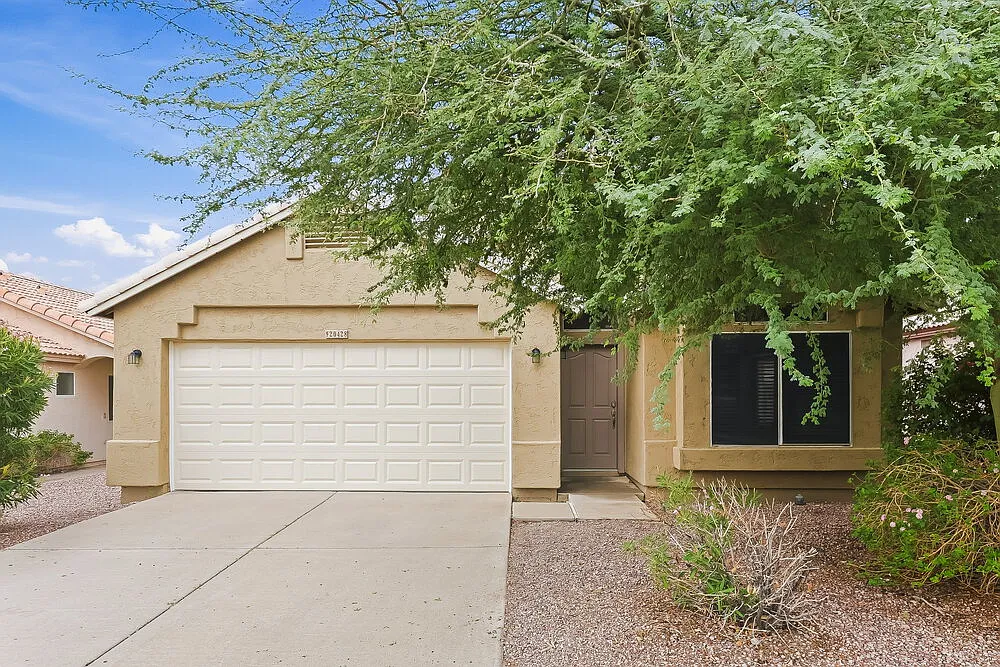 4 bed, 2.0 bath, 1810 sqft, $2,620 — Photo 1