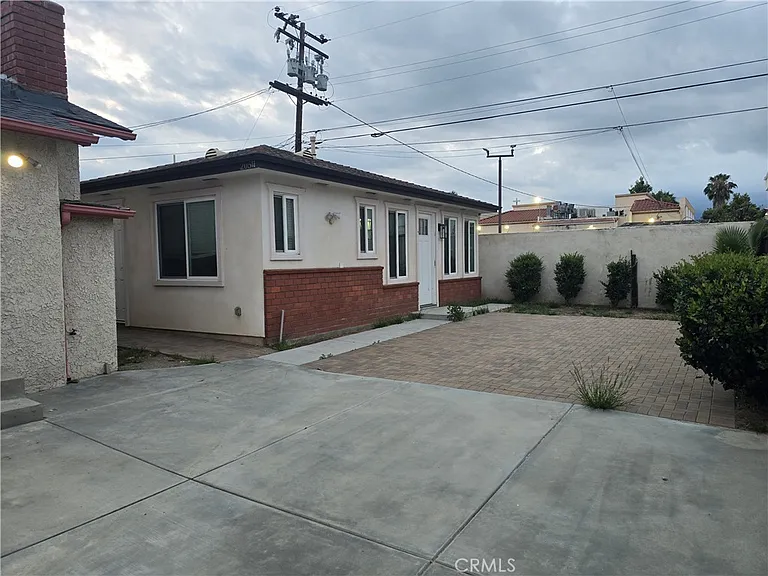 205 E Bencamp St — Photo 4