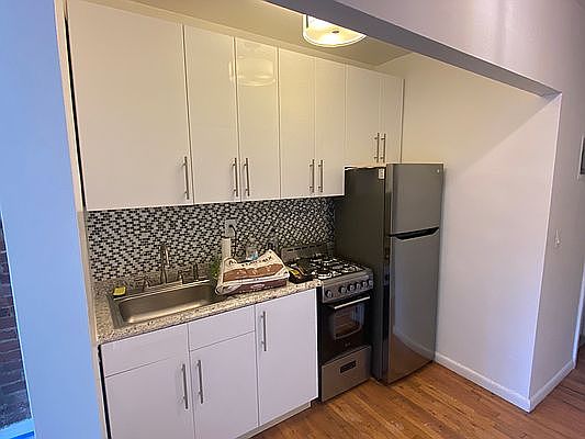 4th image of 312 E 89th St APT 5A