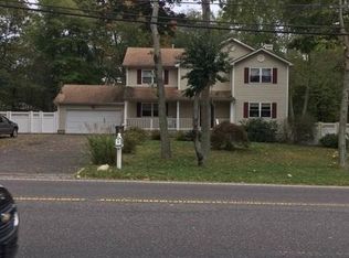 672 College Rd, Farmingville, NY 11738