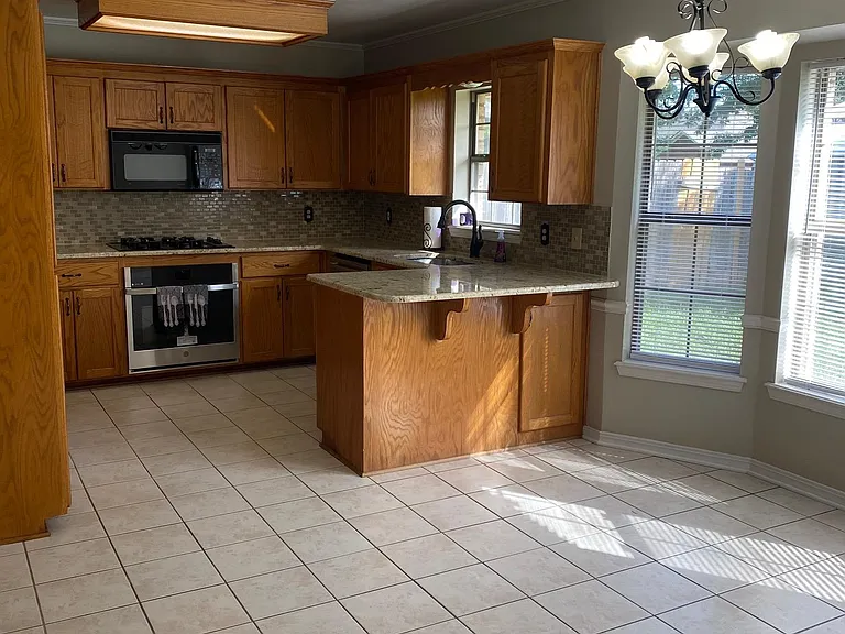 6008 Applegate Cir — Photo 6