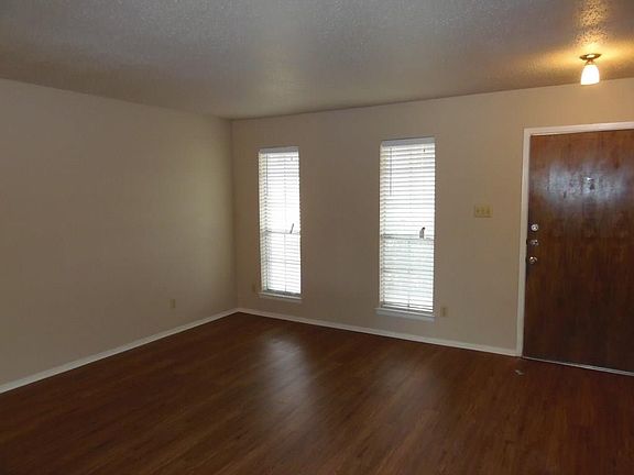 2nd image of 2721 Brookcrest Dr