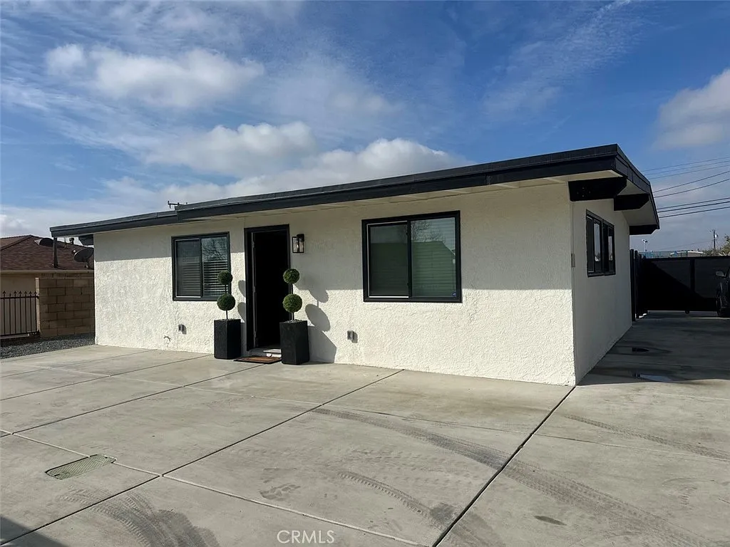 2 bed, 768 sqft, $2,650 — Photo 2