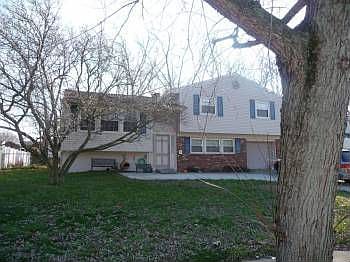 2nd image of 913 Whitman Dr