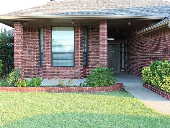 2nd image of 232 Oakwood Dr