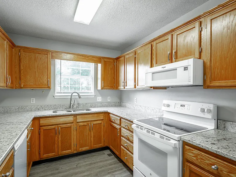 6130 Blue Ash Dr — Photo 18