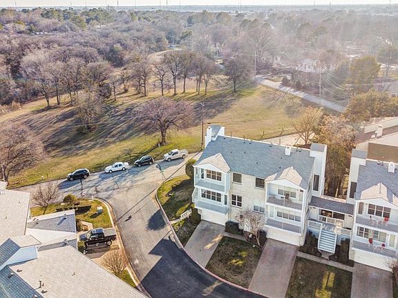 2nd image of 701 Oakbrook Dr