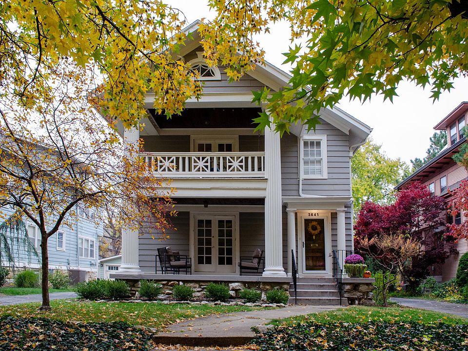 The apartment is located on the 1st floor. A similar apartment is located on the 2nd floor.