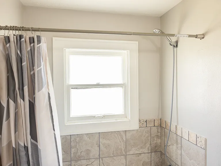 1902 Miller Ave — Photo 38