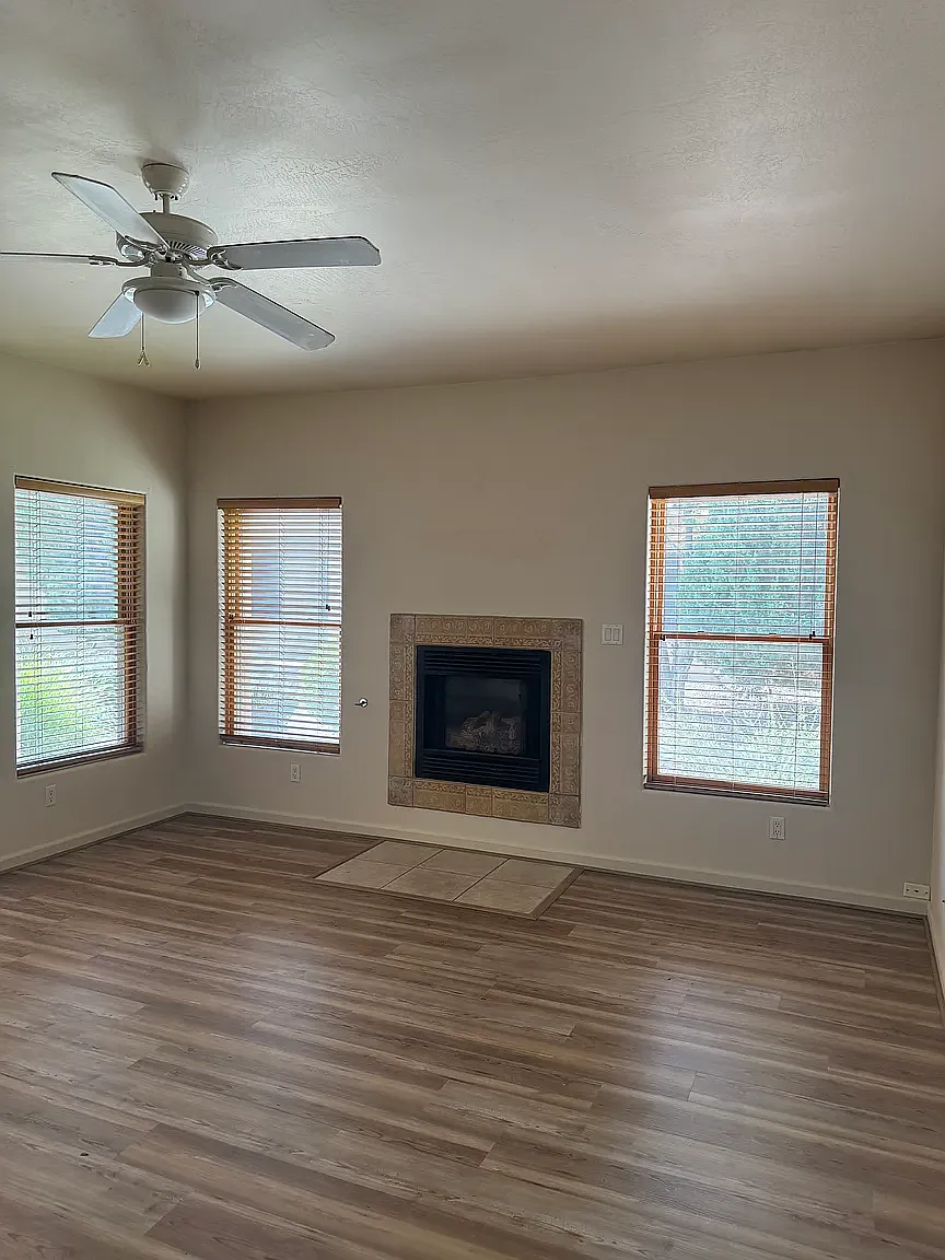 2 bed, 700 sqft, $1,400 — Photo 3