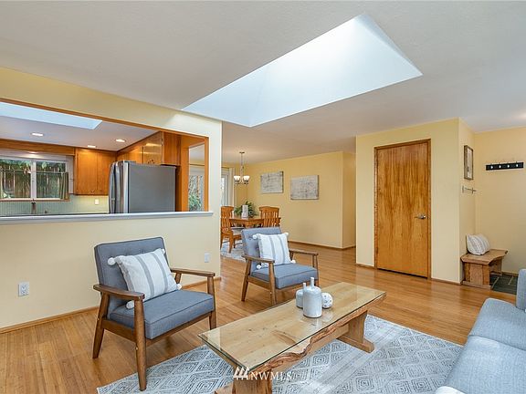 5th image of 3844 NE 185th St