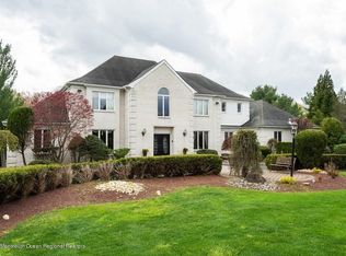 7 Twin Lakes Dr, Manalapan, NJ