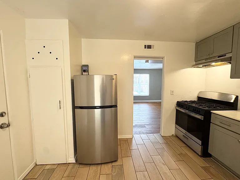 2042 NW 25th St #15 — Photo 11